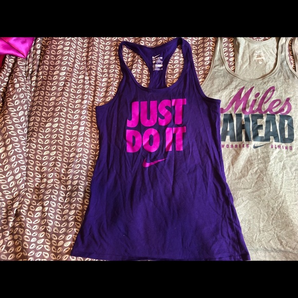 Women’s Nike Bundle Dri Fit Tops and Shorts - Picture 3 of 6